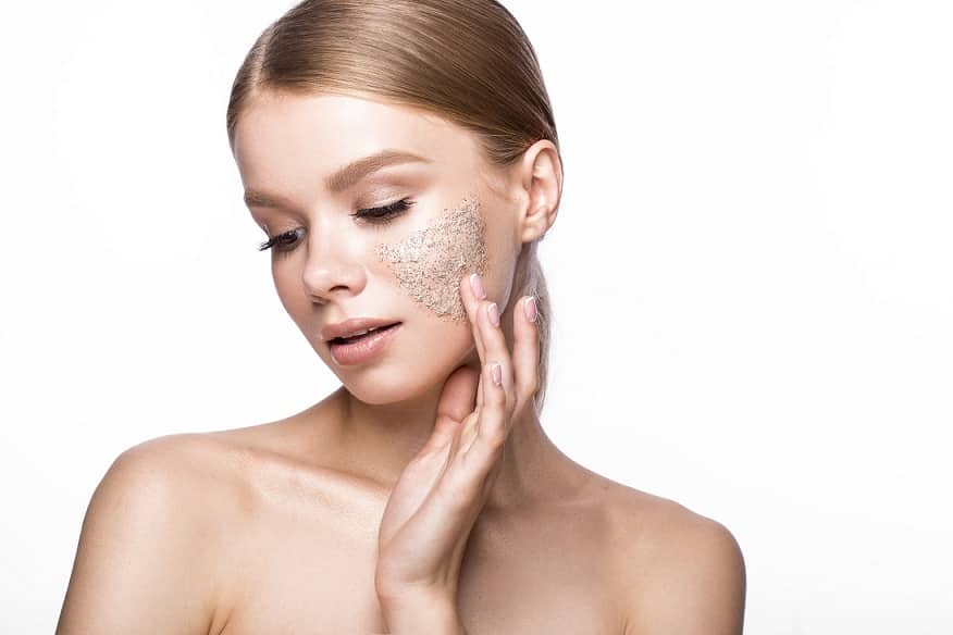 how to use a face scrub